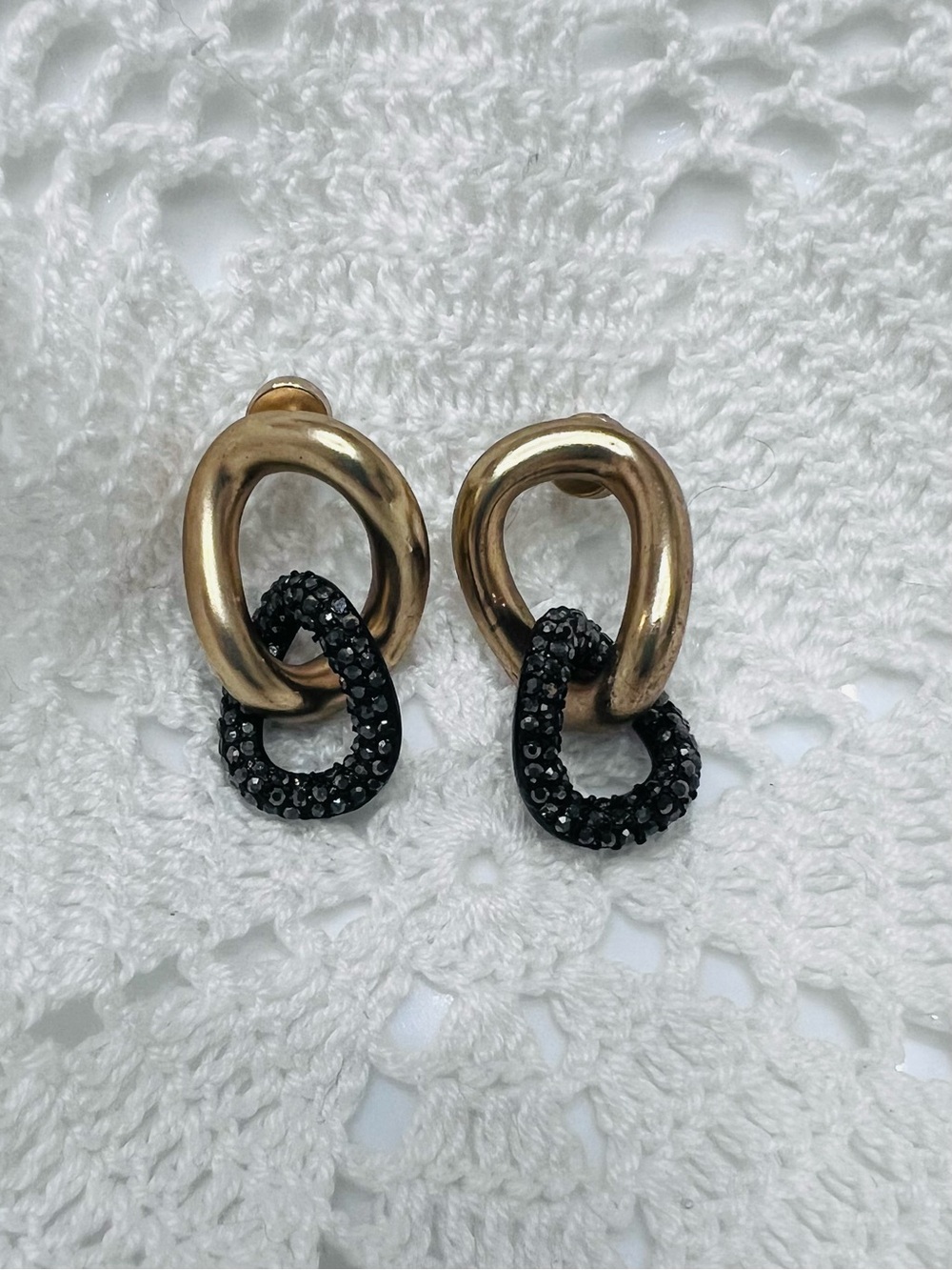 Black Pave and Gold Tone Interlocking Link Pierced Earrings Modernistic 1.5"